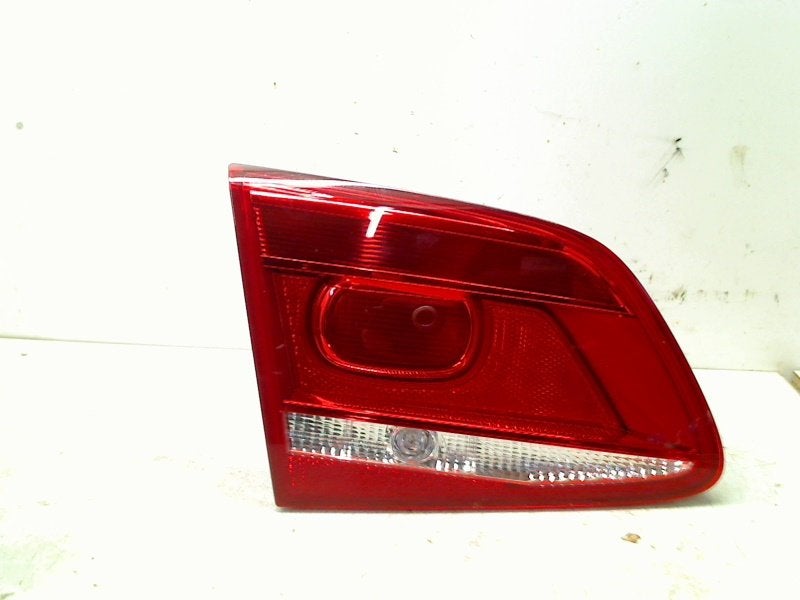 Achterlicht Links Achterklep Passat (362) 2012, Gebruikt, Volkswagen, Volkswagen AG, Kundenbetreuung@volkswagen.de