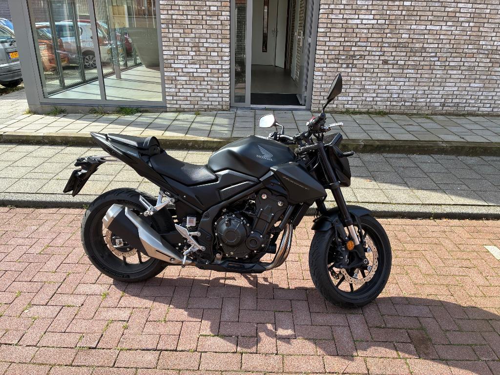 Honda CB 500 Hornet 2025 - A2 -  3700km - dealeronderhouden, 2 cilinders, Particulier, Minimaal motorrijbewijs A2, Handgeschakeld