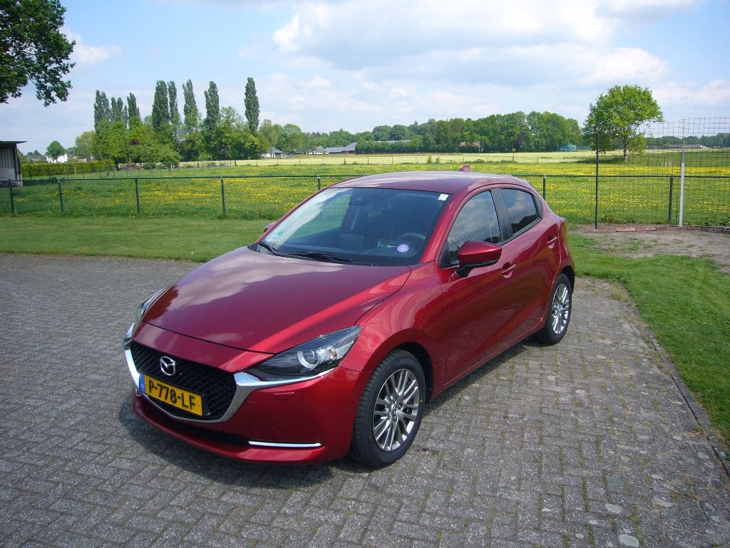 Mazda 2 1.5 Skyactiv-g  luxury  2022, Automatische klimaatregeling, Stof, 40 €/maand, Zwart