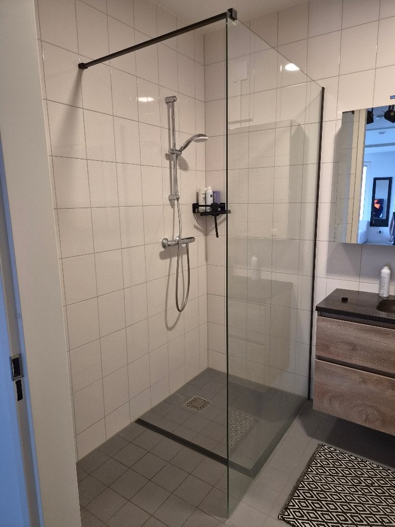 Glazen douchewand met zwarte profielen, Ophalen, Gebruikt, Glas, Douche