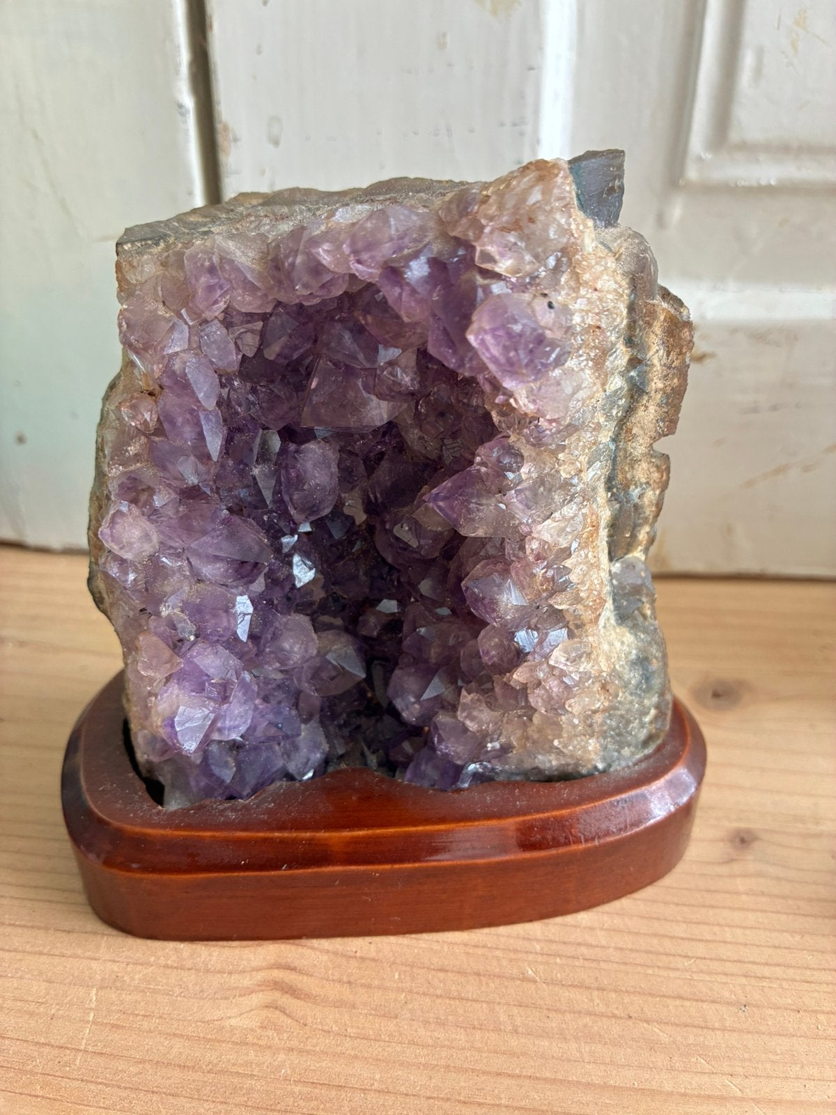 Stuk  amethist op custom made  standaard, Ophalen of Verzenden, Mineraal
