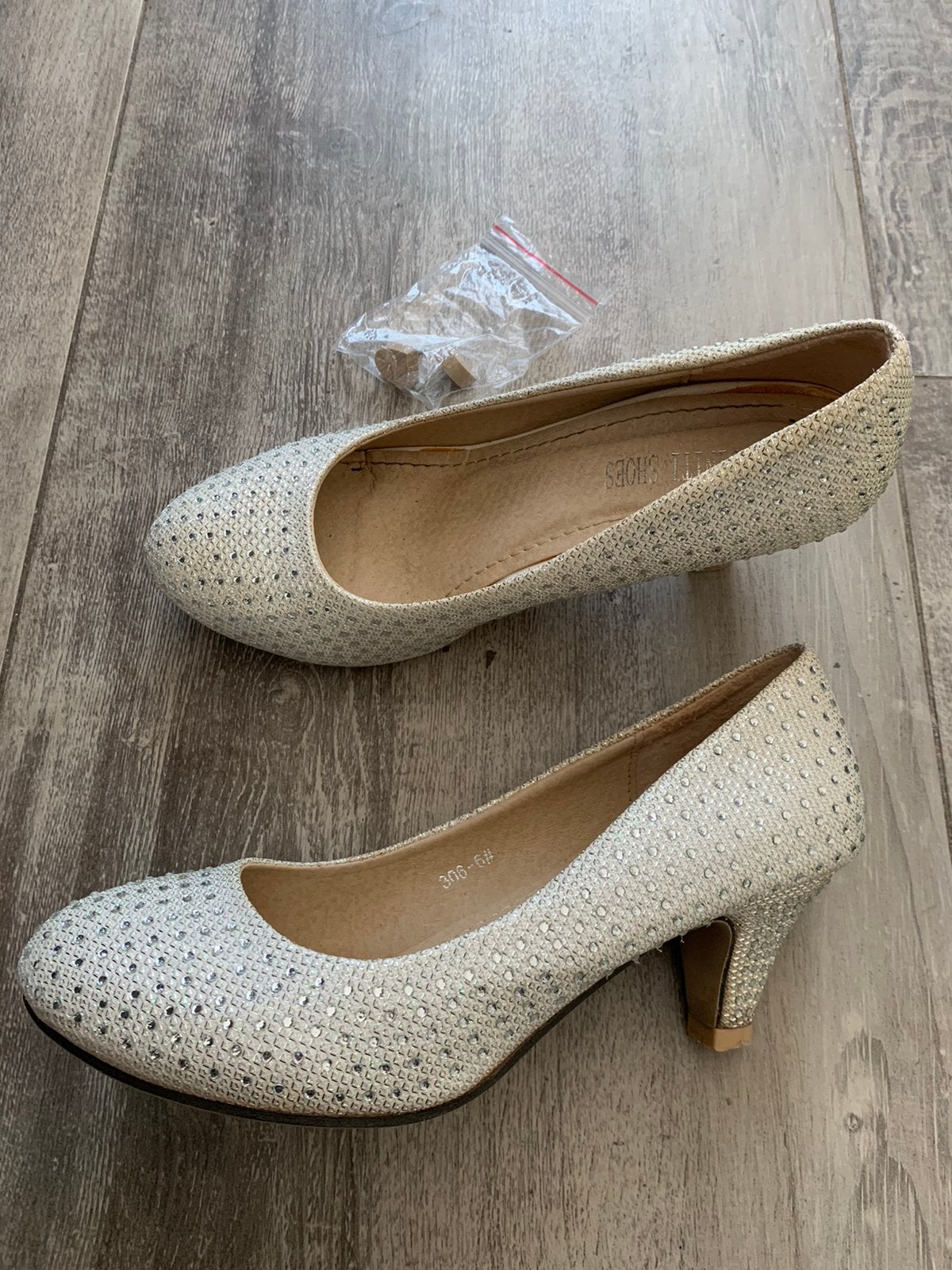 Meisjes hakken maat 35 en 28, Ophalen, Zo goed als nieuw, Wit, Schoenen met lage hakken