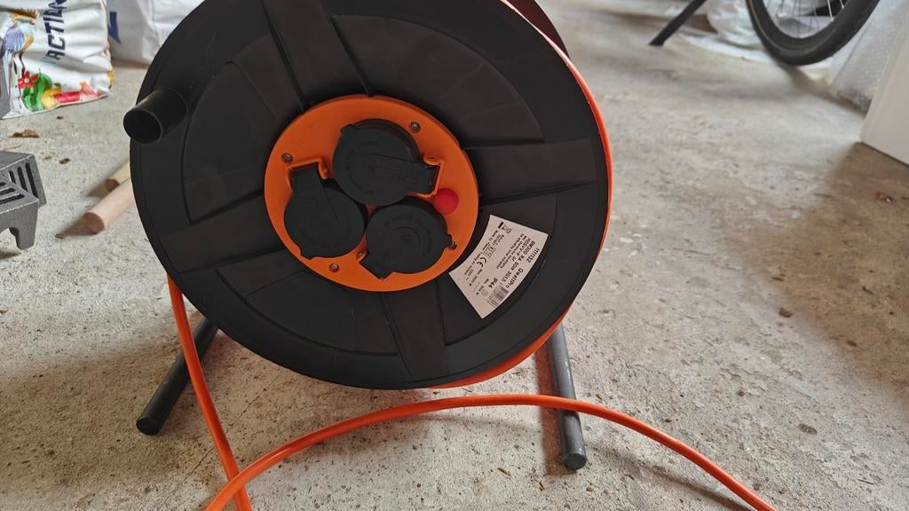 Kabelhaspel 50m 3G1.0 IP44 kabel haspel nieuwstaat, Ophalen of Verzenden, Gebruikt, Kabel of Snoer