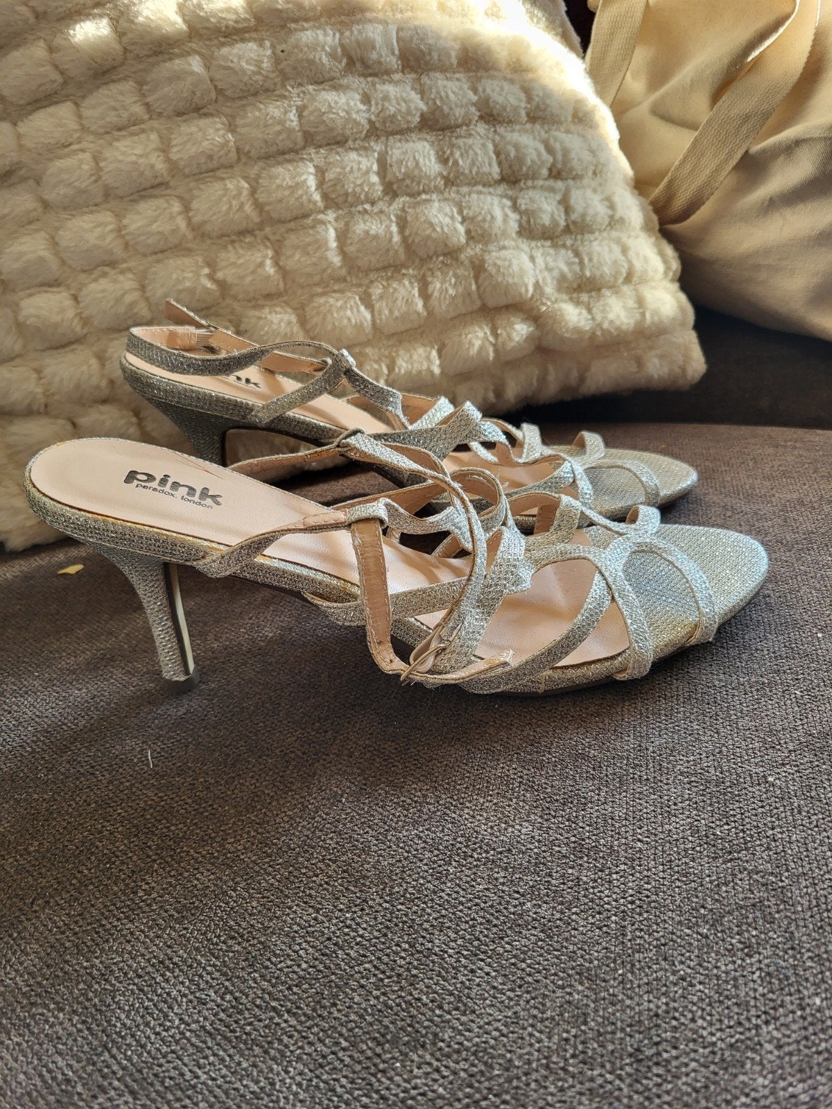 Zilveren sandalen Pink Paradox London, hak 8 cm, maat 40, Kleding | Dames, Schoenen met lage hakken, Overige kleuren, Ophalen of Verzenden