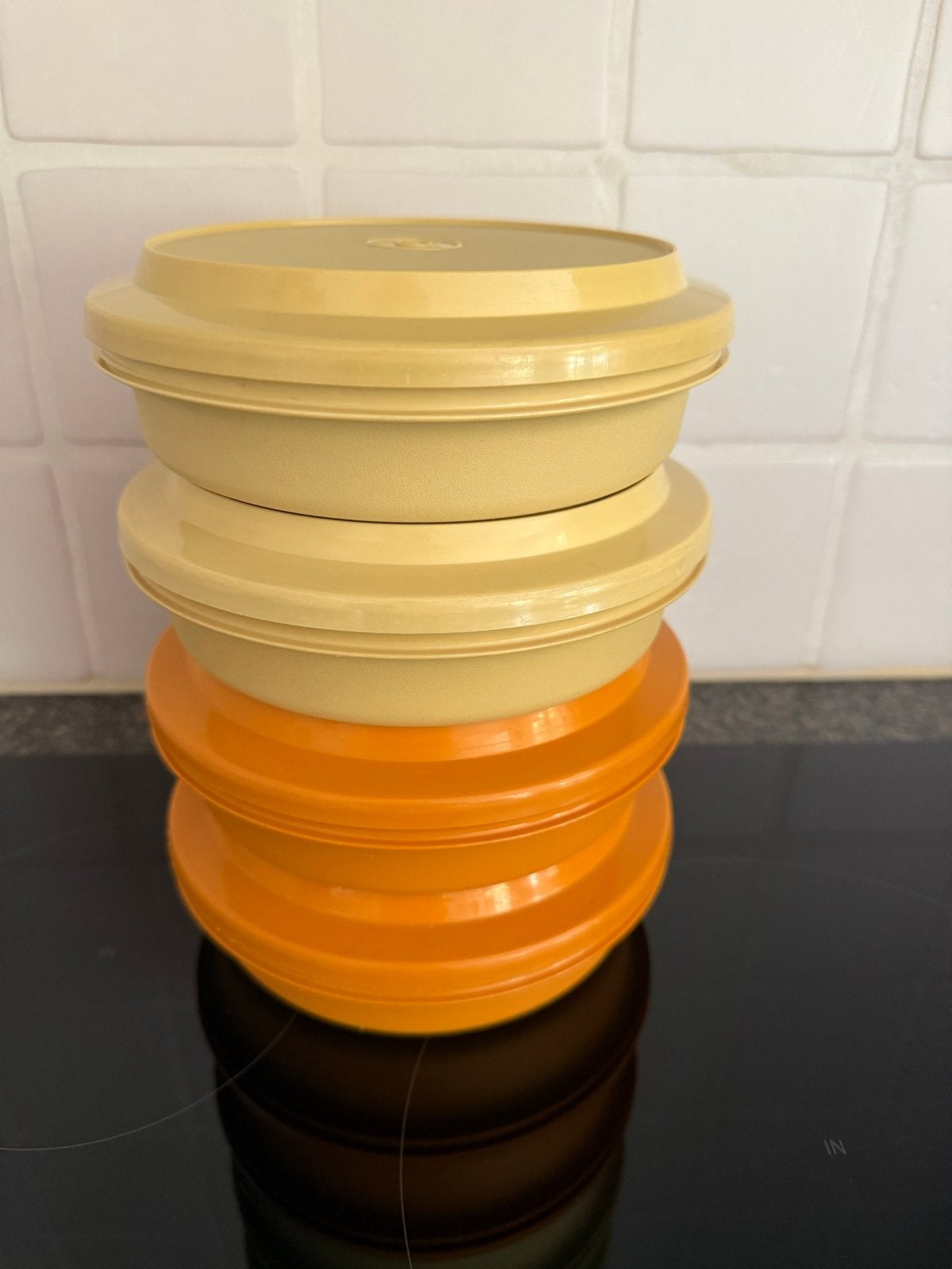 Set van 4 retro Tupperware bakjes - Oranje en Geel, Ophalen of Verzenden, Gebruikt, Oranje, Bak of Kom