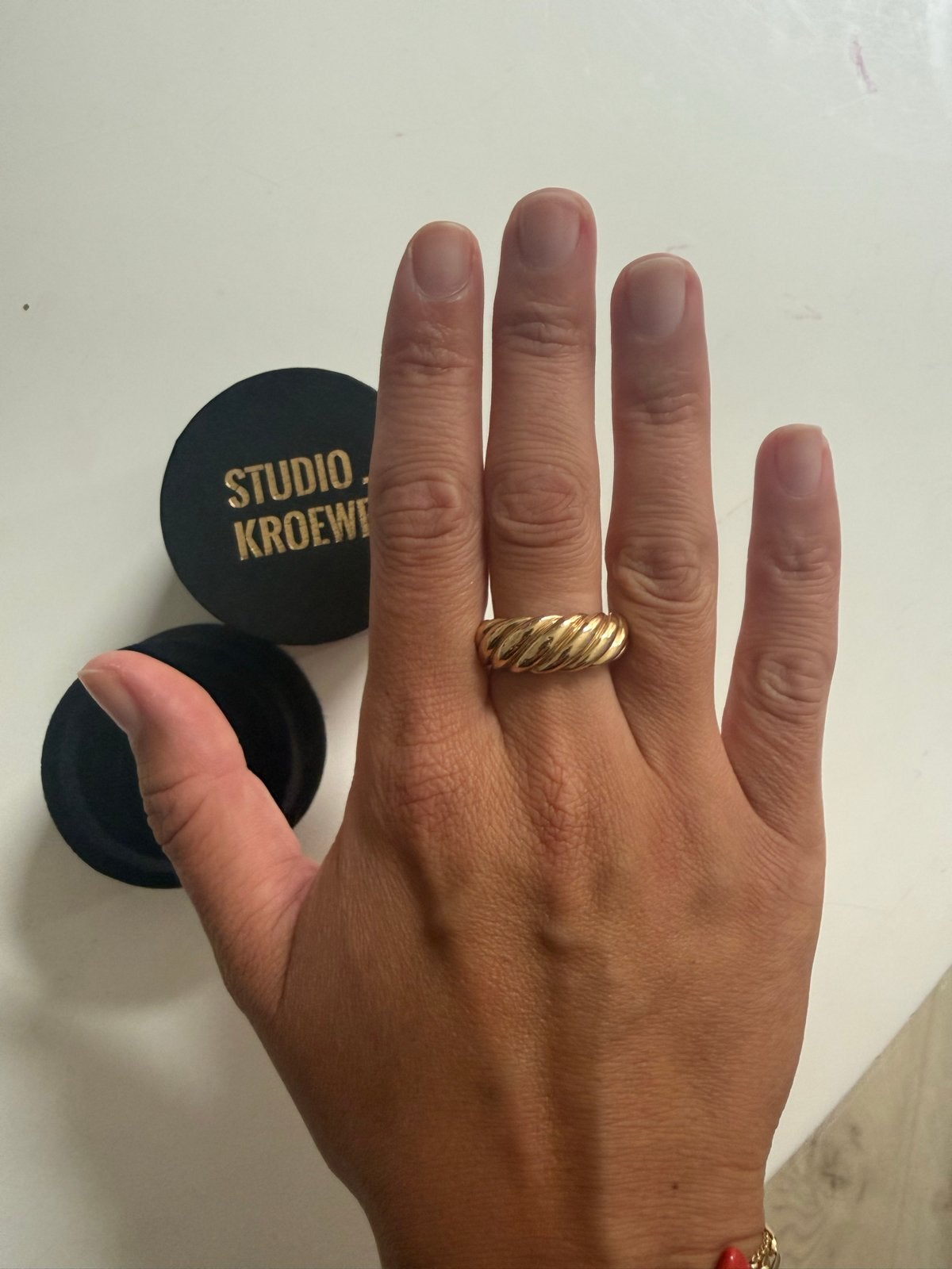 Gouden ring Studio Kroewe, maat 54 (croissant ring large), Ophalen of Verzenden, Zo goed als nieuw, 17 tot 18, Dame