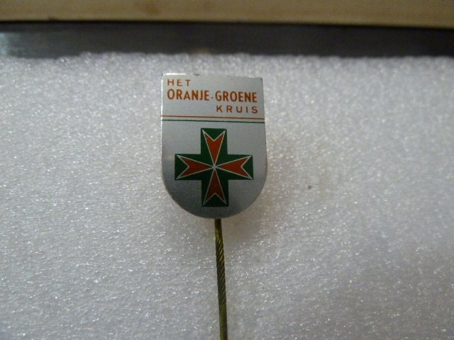 Vintage Speldje: Het Oranje-Groene Kruis, Verzamelen, Ophalen of Verzenden, Gebruikt, Overige onderwerpen, Speldje of Pin