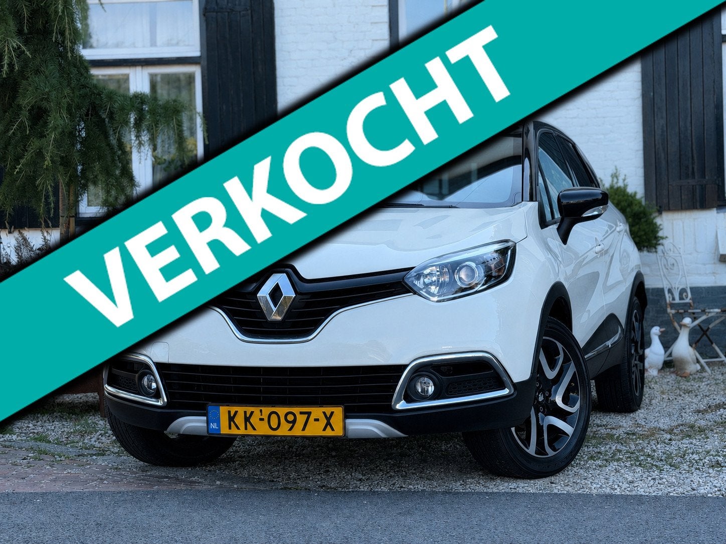 Renault Captur 0.9 TCe Helly Hansen|Stoelverwarming|Navi|Led, Voorwielaandrijving, Gebruikt, Zwart, Leder