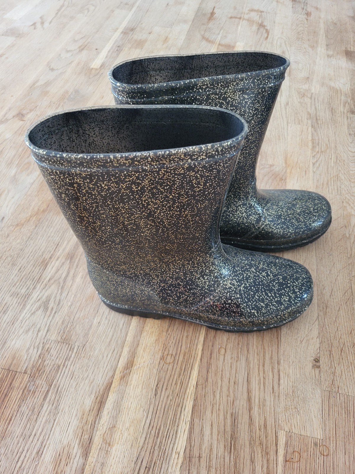 Zwart met goid  glitter regenlaarzen maat 34, Gebruikt, Jongen of Meisje, Ophalen of Verzenden, Laarzen