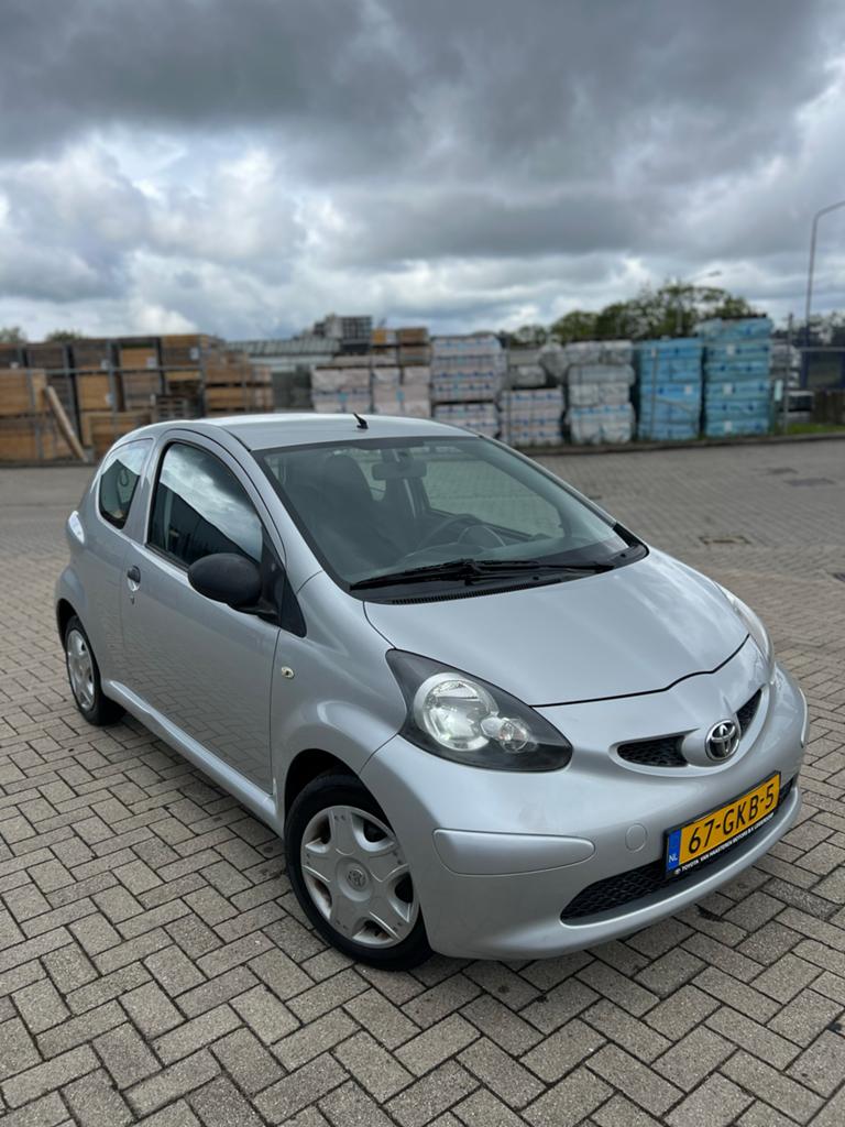 TOYOTA AYGO 1.0 JAPANSE LEGENDE, Voorwielaandrijving, 4 stoelen, 68 pk, Origineel Nederlands