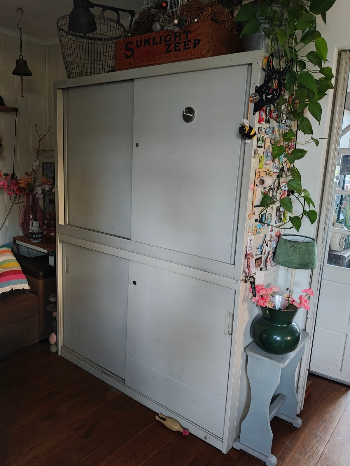 Vintage metalen archiefkast met schuifdeuren