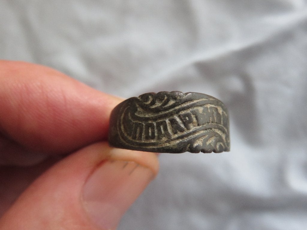 Ring met tekst in koper - 17e - 18e eeuw - bodemvondsten, Ophalen of Verzenden, Koper, Ring