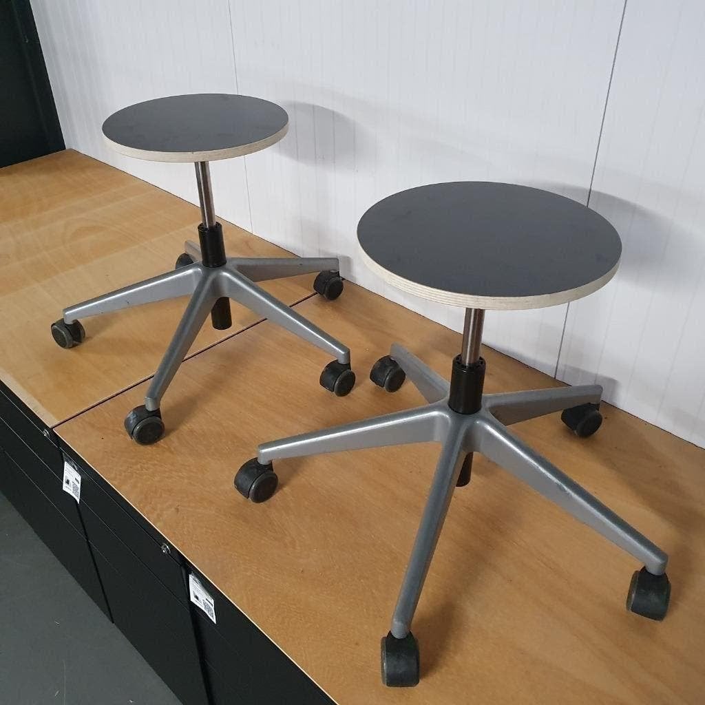 Ahrend krukken - multiplex houten zitting - 51 cm zithoogte, Ophalen, Gebruikt, Hout
