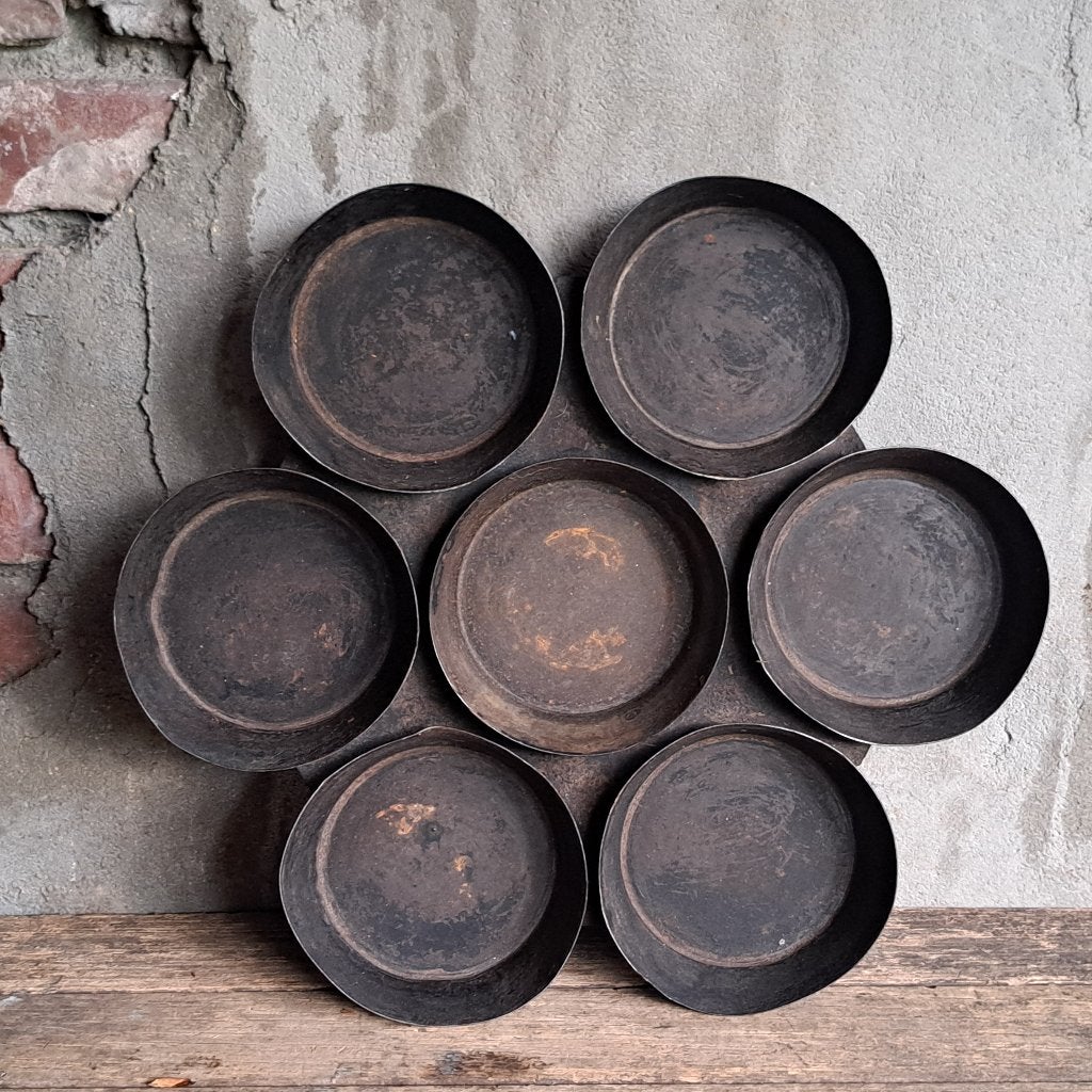 Oude brocante metalen bakvorm met 7 vormpjes ø 36cm *Etage3*, Gebruikt, ., Ophalen of Verzenden, .