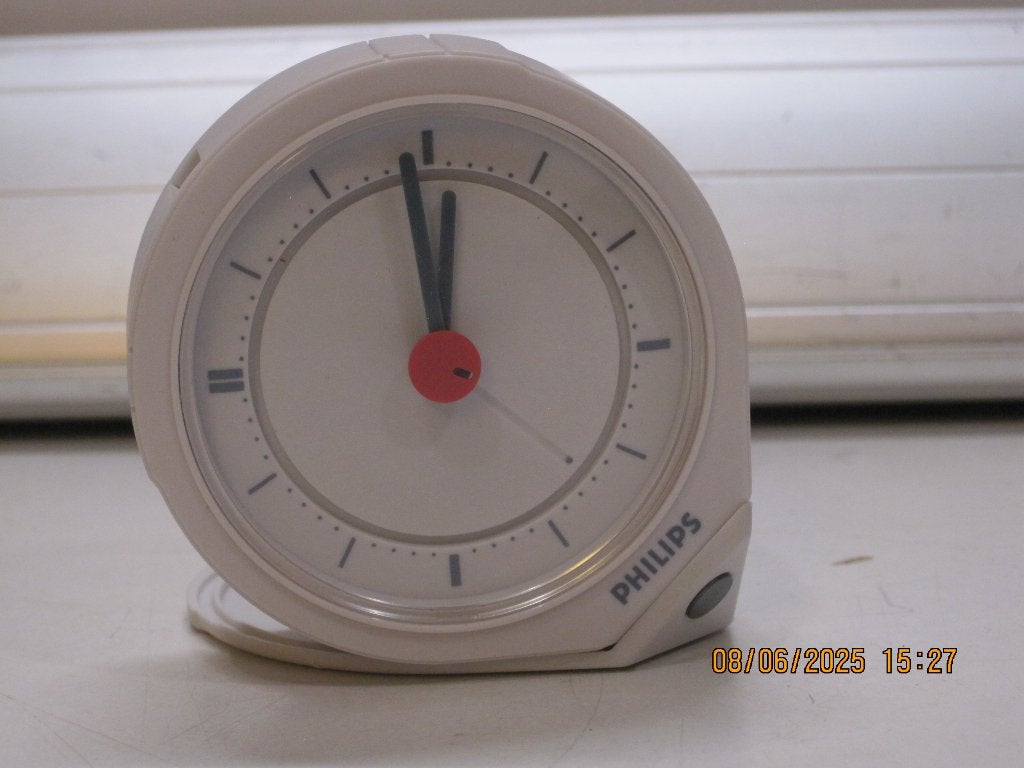 philips tafelklokje reiswekker werkt goed 6,5 cm dia (346), Gebruikt, Wit, Vintage, Analoog
