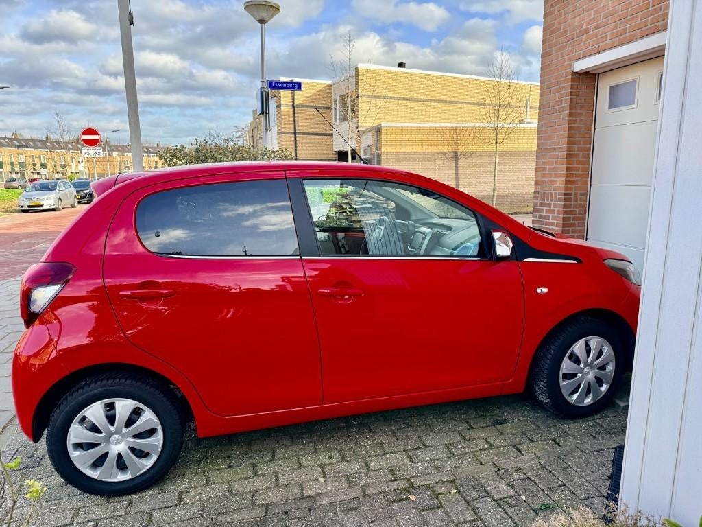 Peugeot 108 1.0 12V E-vti 51KW 5DR 2018 Rood, Auto's, Voorwielaandrijving, Stof, Euro 6, Origineel Nederlands