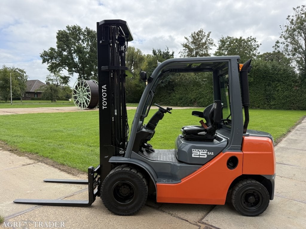 Toyota 2.5 tonner diesel triplex 6M Sideshift vorkversteller, Info@vanbeurdenheftrucks.nl, Diesel, Heftruck, Ophalen of Verzenden