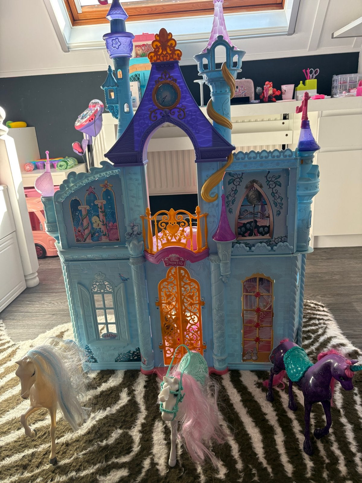 Disney Princess Kasteel met poppen en paarden, Kinderen en Baby's, Speelgoed | Poppenhuizen, Ophalen, Gebruikt, Poppenhuis
