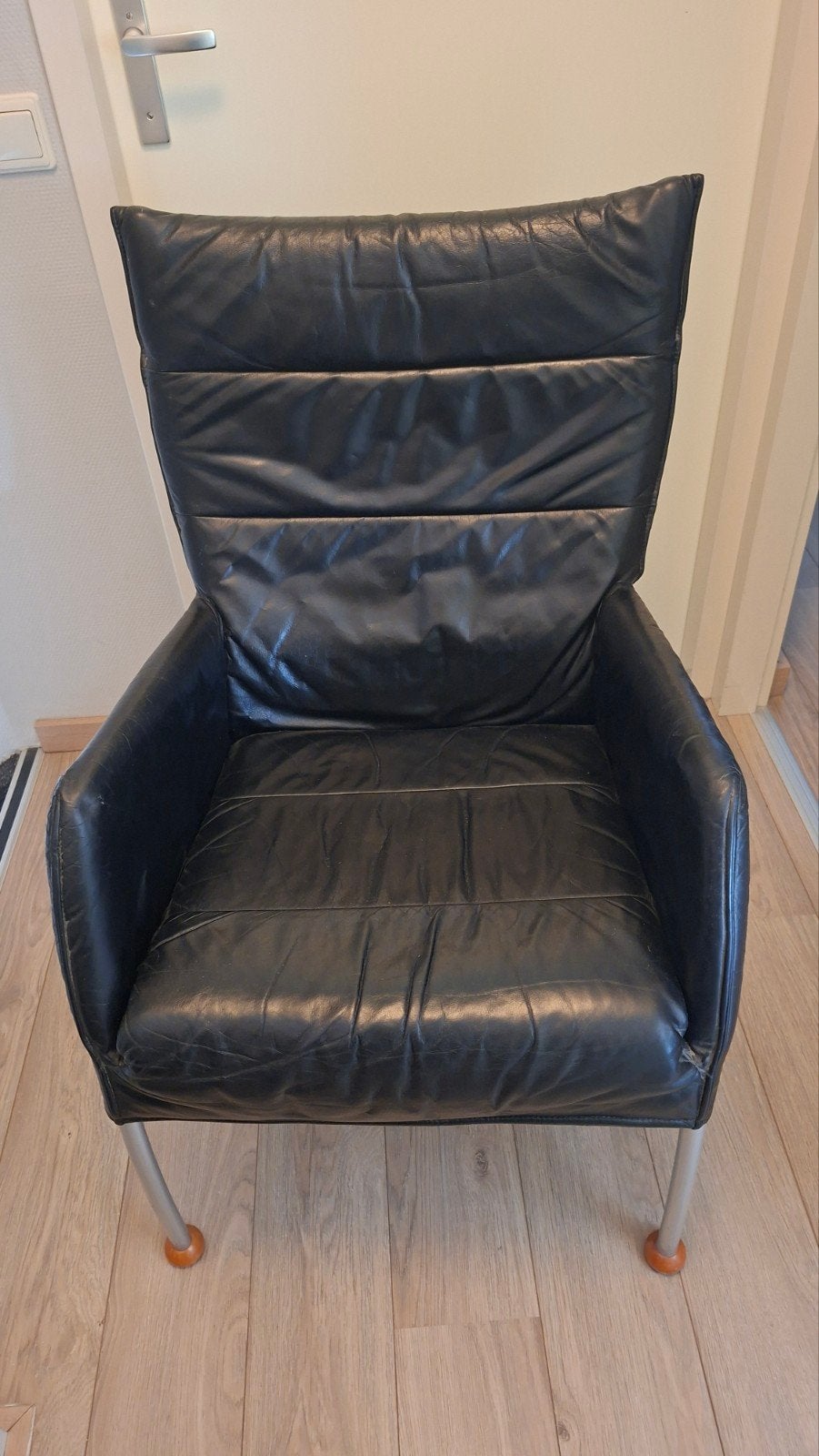 Zwart geheel leder fauteuiltje, Ophalen, Zo goed als nieuw, 75 tot 100 cm, 50 tot 75 cm