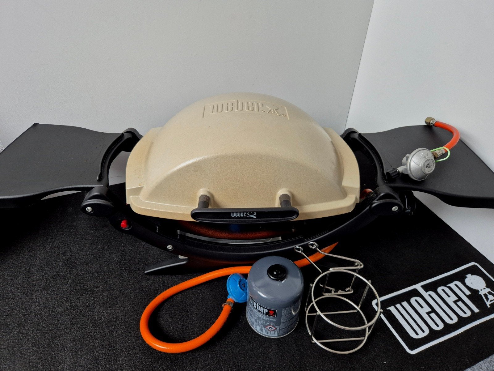 T. E. A. B. Weber Q100 Gasbarbecue, Ophalen of Verzenden, Gebruikt, Weber