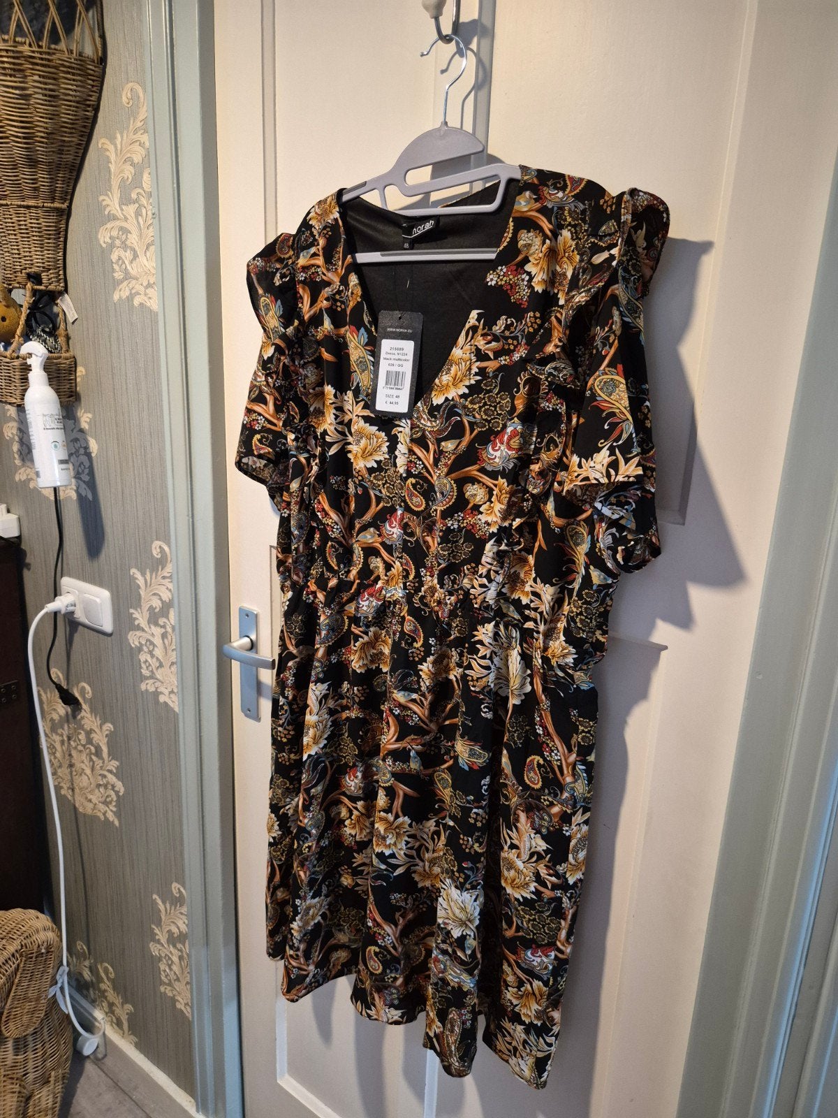 Norah Zwarte Multikleurige Jurk met Bloemenprint Maat 48, Kleding | Dames, Meerkleurig, Maat 46/48 (XL) of groter, Nieuw, Ophalen of Verzenden