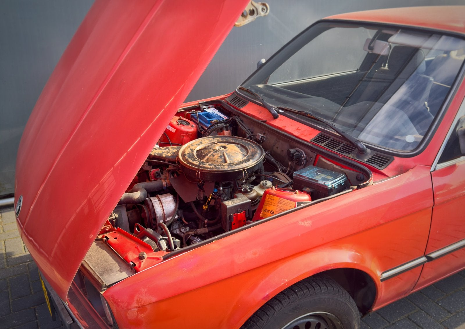 BMW 3-Serie 1.8 316 AUT 1984 Rood, Auto's, Automaat, 1766 cc, 4 cilinders, 1200 kg