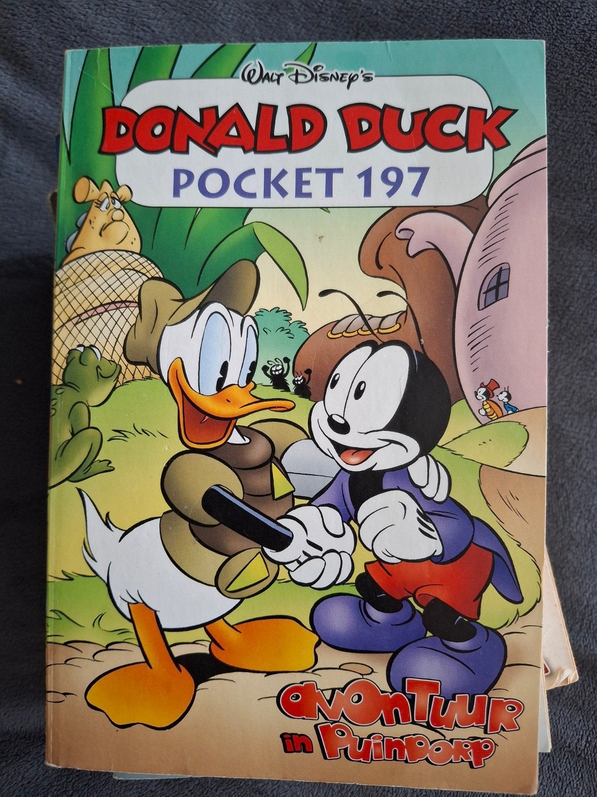 Walt Disney - Avontuur in Puindorp, Gelezen, Ophalen of Verzenden, Walt Disney, Eén stripboek