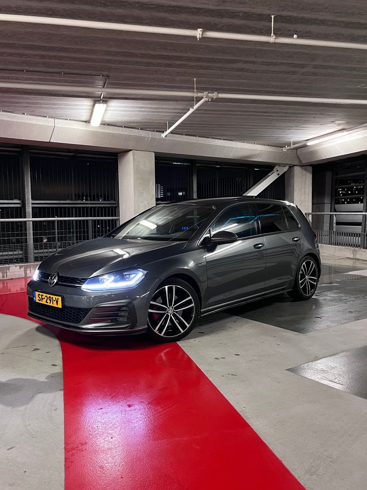 Volkswagen Golf 2.0 TDI NIEUWE MOTOR 139.000 km DSG 184PK, Stof, Diesel, 1600 kg, 154 €/maand