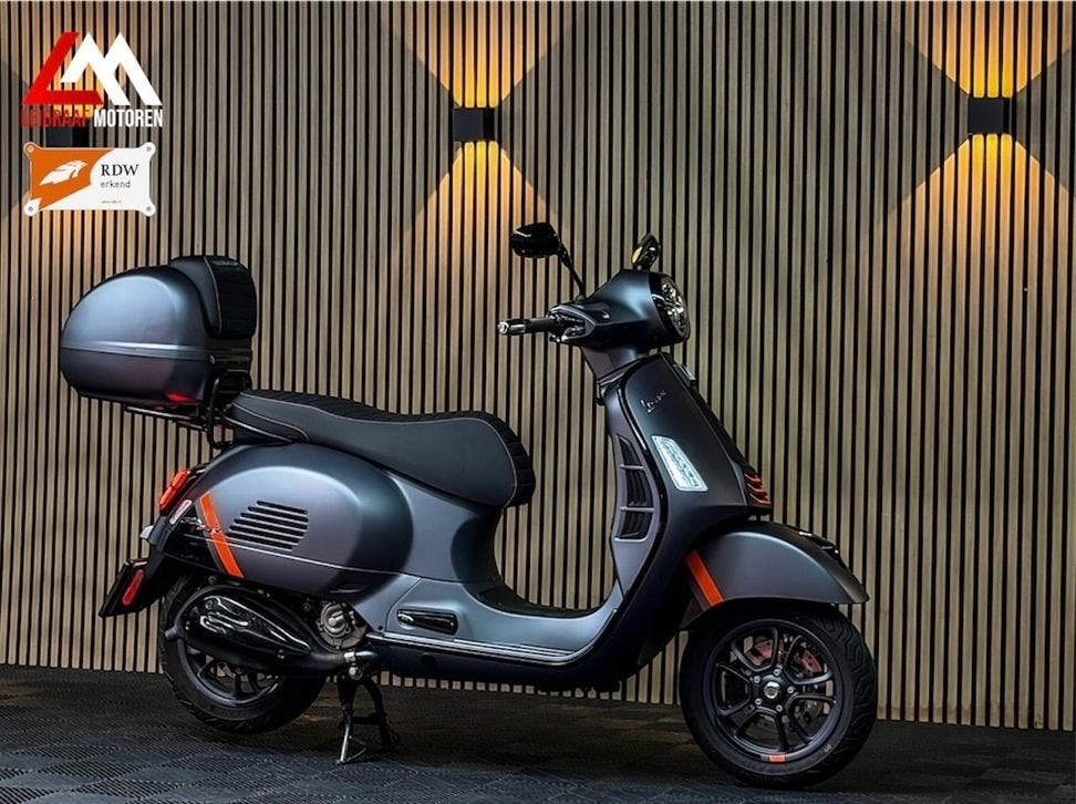 VESPA GTS 300 SUPER - 2024 - Topkoffer - Nieuwstaat, Scooter, Bedrijf, Onbekend, Onbekend