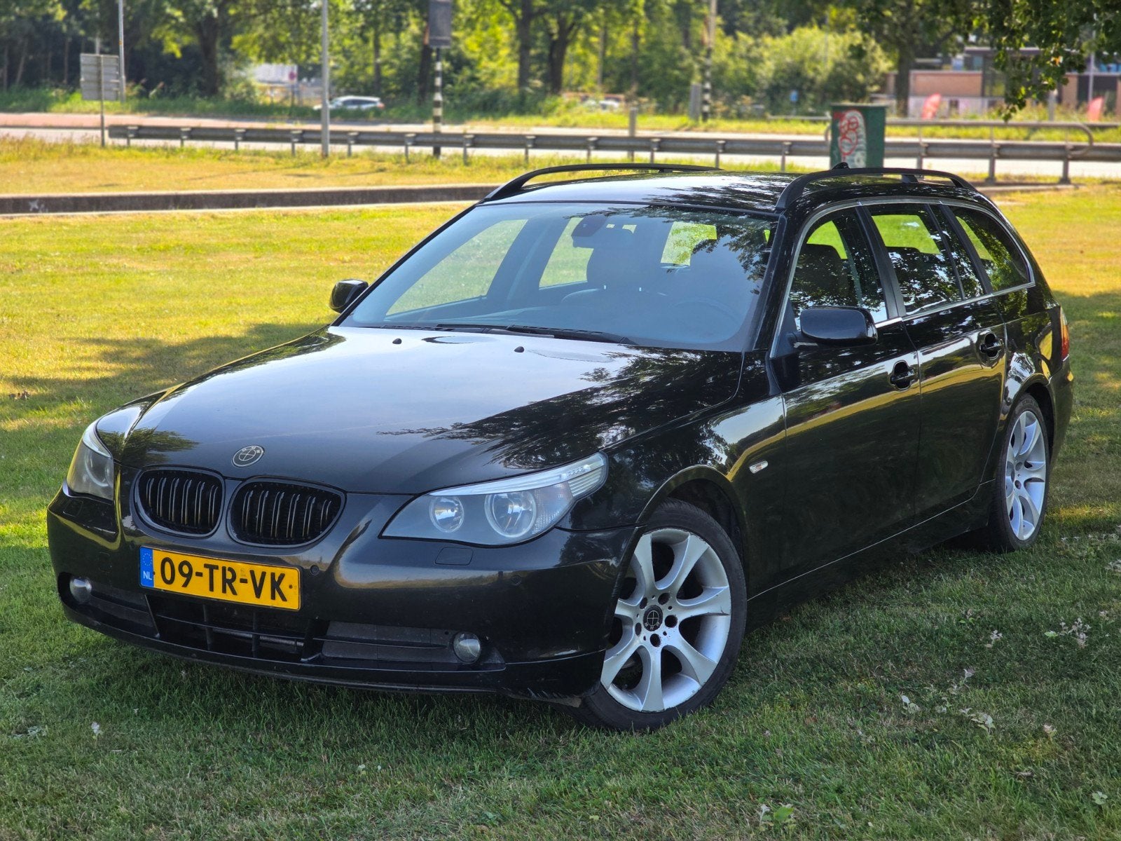 BMW 5-Serie 2.5 I 523 Touring AUT 2007 Zwart, Auto's, Automaat, Achterwielaandrijving, 1800 kg, Beige