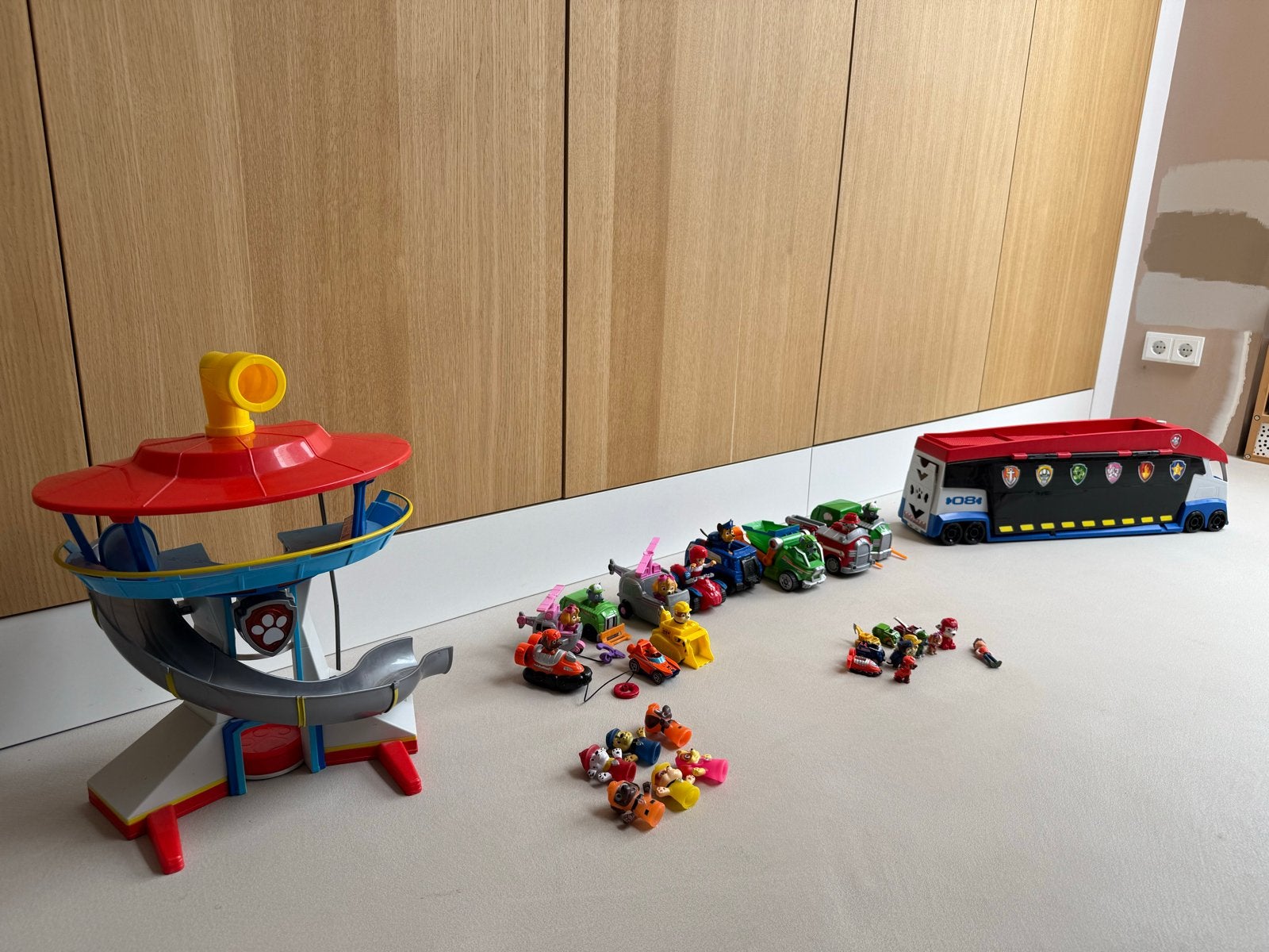 Grote Paw Patrol speelgoedset met voertuigen en toren, Ophalen of Verzenden, Gebruikt