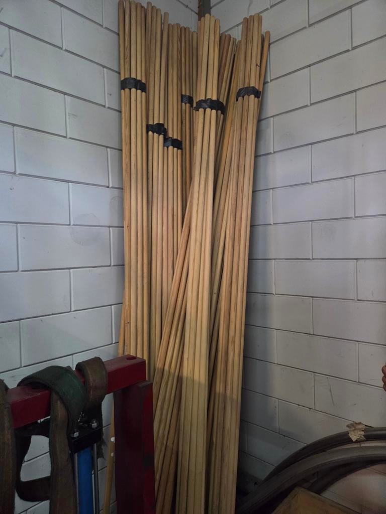 Houten ronde stokken, Ophalen