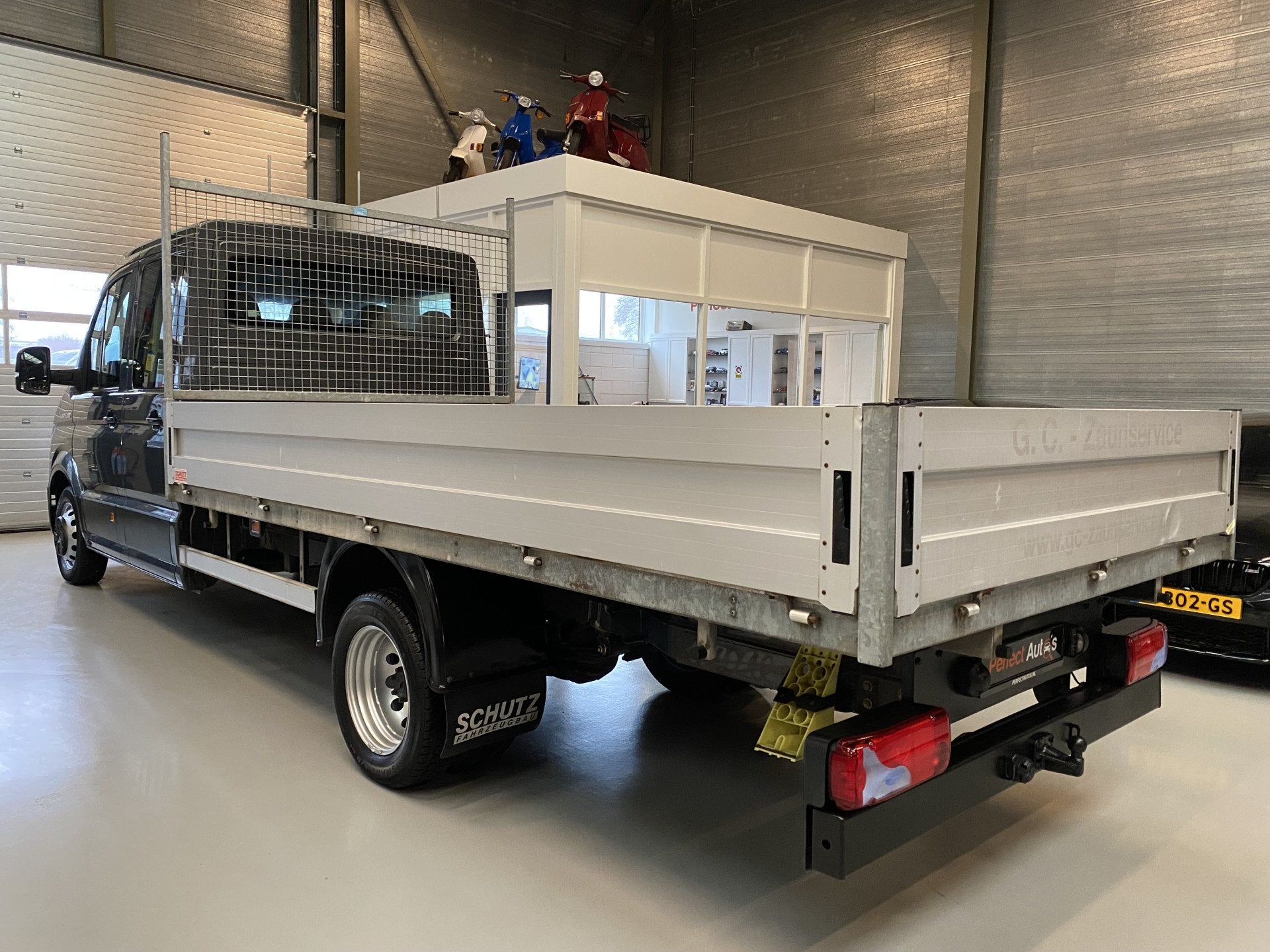 MAN TGE 50 2.0 Lang DL DC Airco, Dubbellucht, Navi, Dubbele, Automaat, Gebruikt, Zwart, 7 stoelen