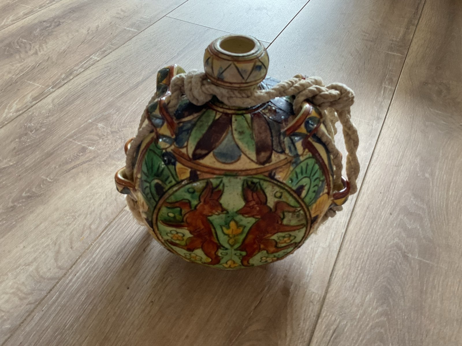 Vintage handbeschilderde kruik Faenza Italië met touw, Ophalen of Verzenden