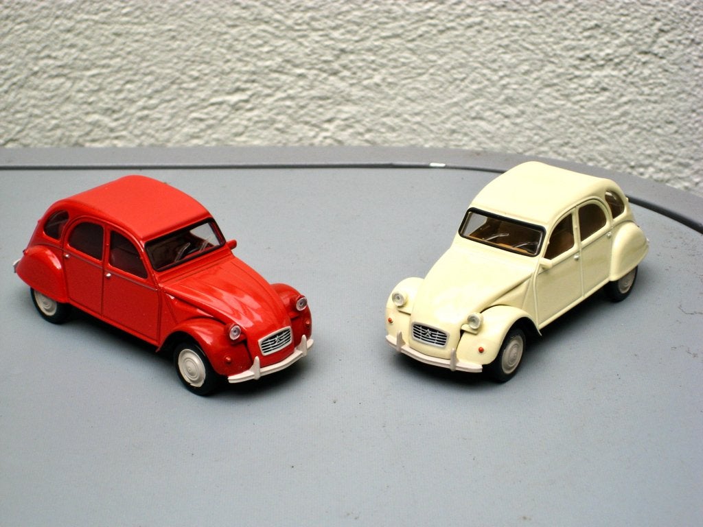 Citroen 2CV 6 1978 rood of beige Norev 1:43, Ophalen of Verzenden, Nieuw, Auto, Norev