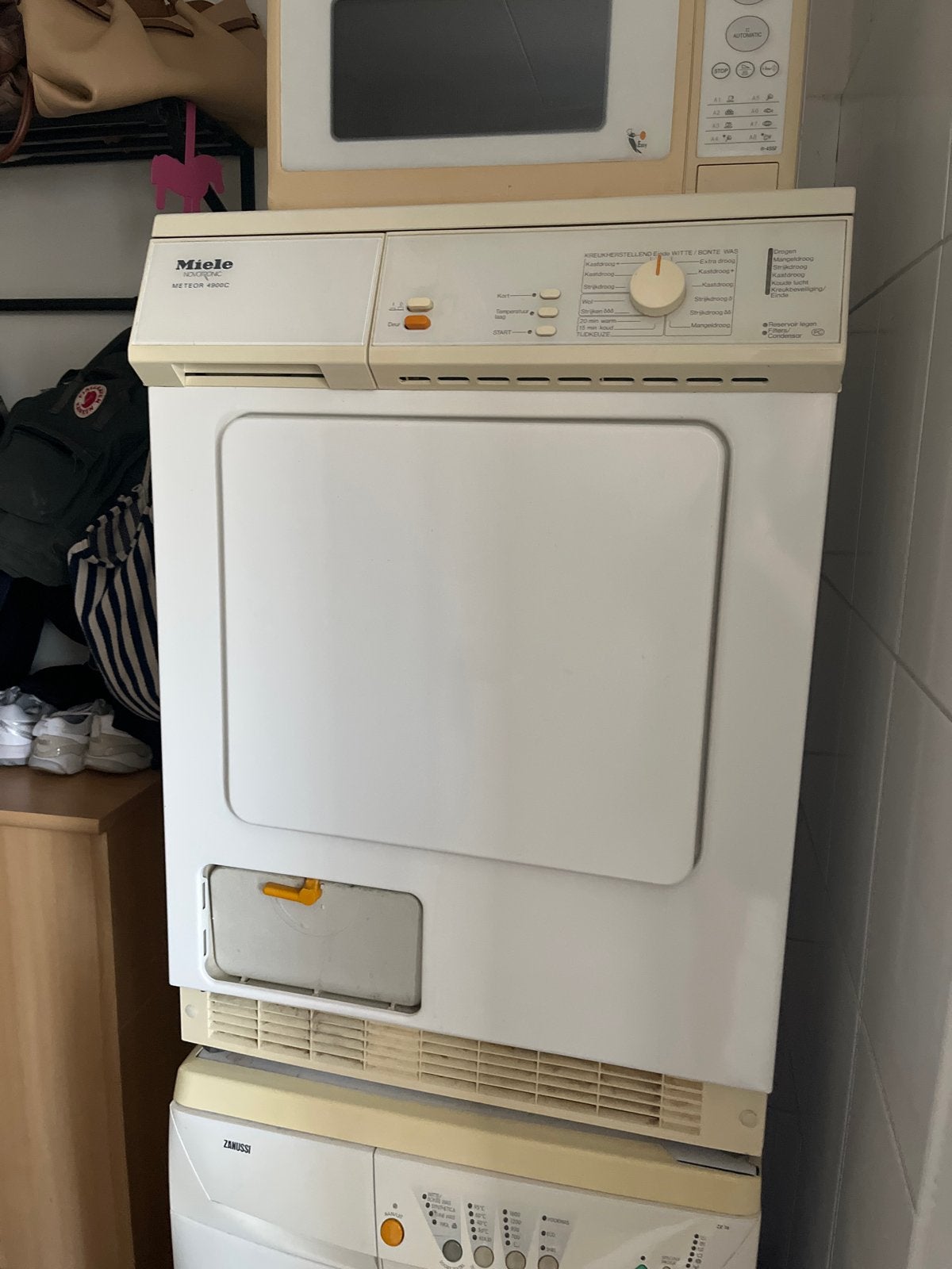 Miele Novotronic Meteor 490C 2e hands droger, Ophalen, 6 tot 8 kg, Gebruikt, Voorlader