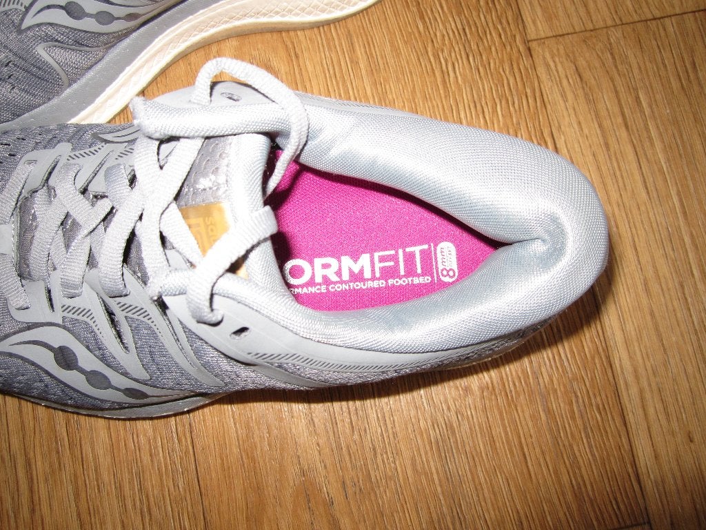 Soucony Triumph sportschoenen maat 37.5, Sportschoenen, Ophalen of Verzenden, Zo goed als nieuw, Grijs