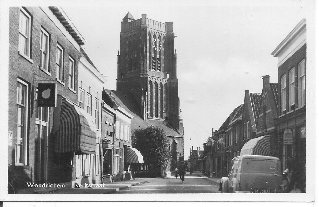 Woudrichem Kerkstraat met kerk - Oude Ansichtkaart, Verzamelen, Ophalen of Verzenden, 1940 tot 1960, Gelopen, Noord-Brabant