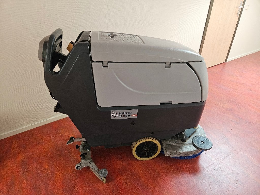 Nilfisk BA 551D schrobzuigmachine – zeer goede staat, Ophalen, Gebruikt, Schrobmachine