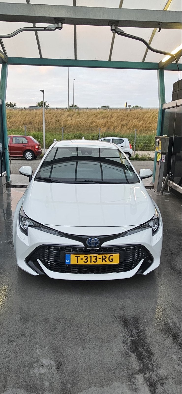 Toyota Corolla 1.8 Hybrid 122pk CVT 2019 Wit 1 Jaar Garantie, Auto's, 450 kg, 4 cilinders, Wit, 98 pk