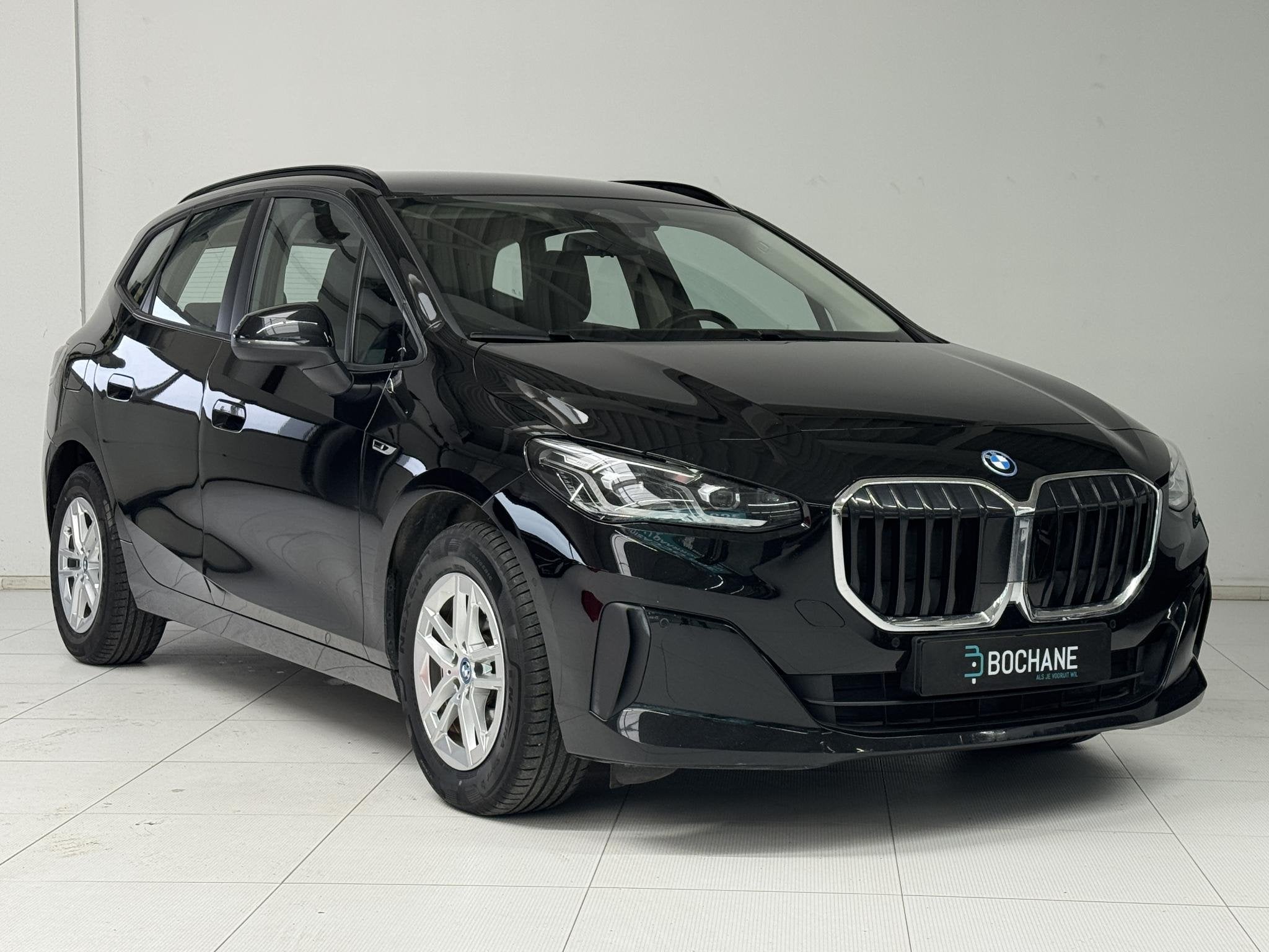BMW 2-serie Active Tourer 225e xDrive | Navigatie | Achterui, Auto's, Automaat, Gebruikt, 150 min, Zwart