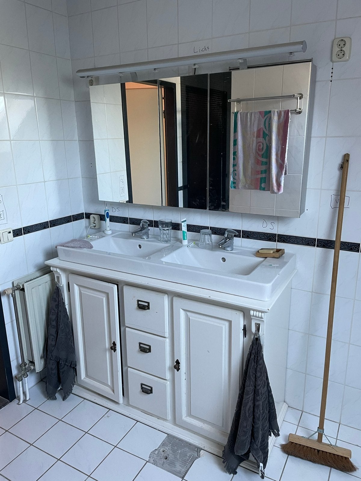 Badkamermeubel met dubbele wastafel en spiegelkast, Huis en Inrichting, Ophalen, Gebruikt, 100 tot 150 cm, Wastafelkast