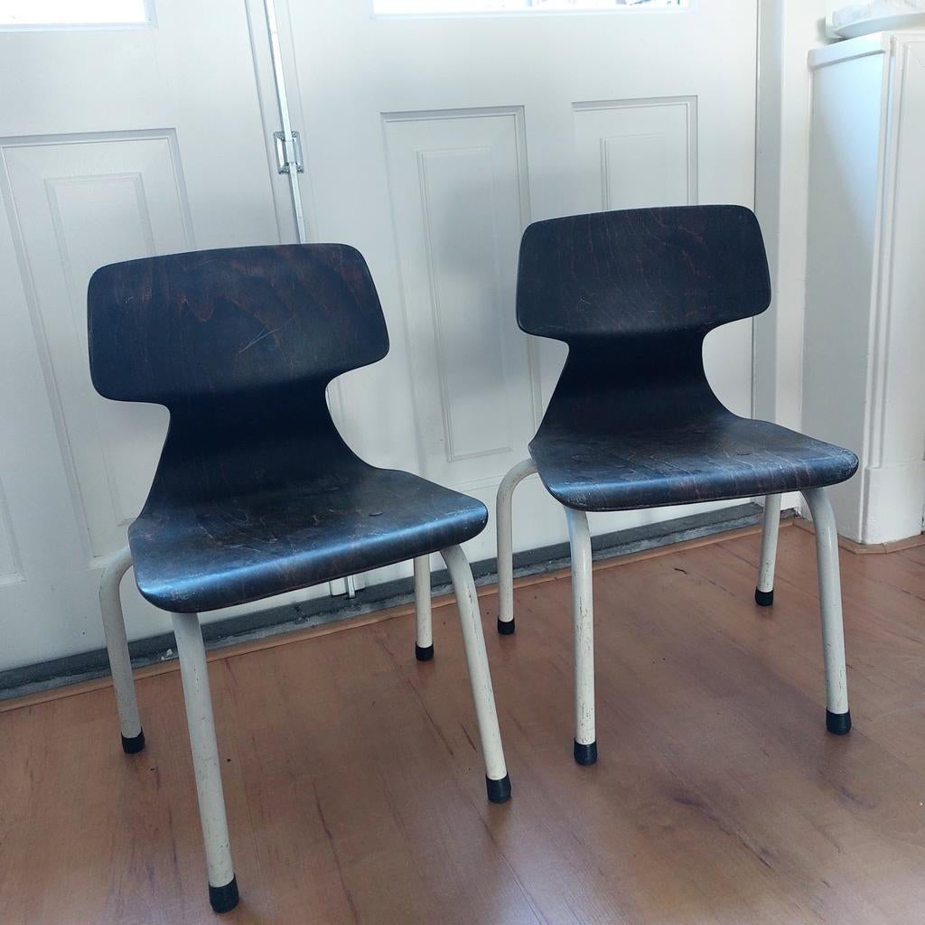 Vintage houten peuter/kleuter stoeltjes, Kinderen en Baby's, Kinderkamer | Tafels en Stoelen, Ophalen, Gebruikt, Stoel(en)