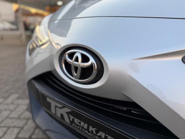 Toyota Aygo 1.0 VVT-i x-play Camera Automaat, Stof, LED verlichting, Bedrijf, 3 cilinders