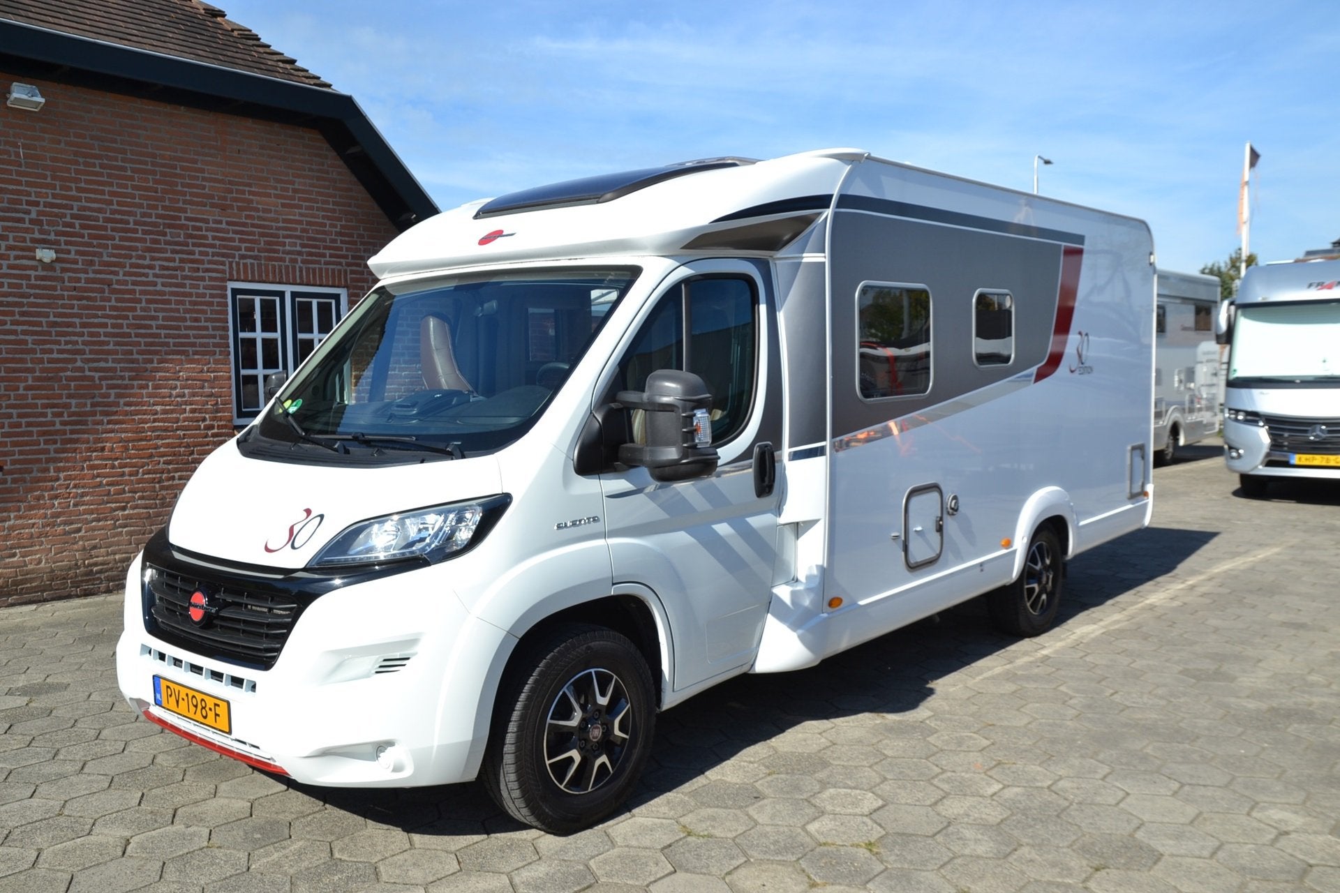 Burstner BT6603 Nexxo Time 30'' Edition - Automaat - Airco -, Ringverwarming, 7 tot 8 meter, Diesel, Bürstner