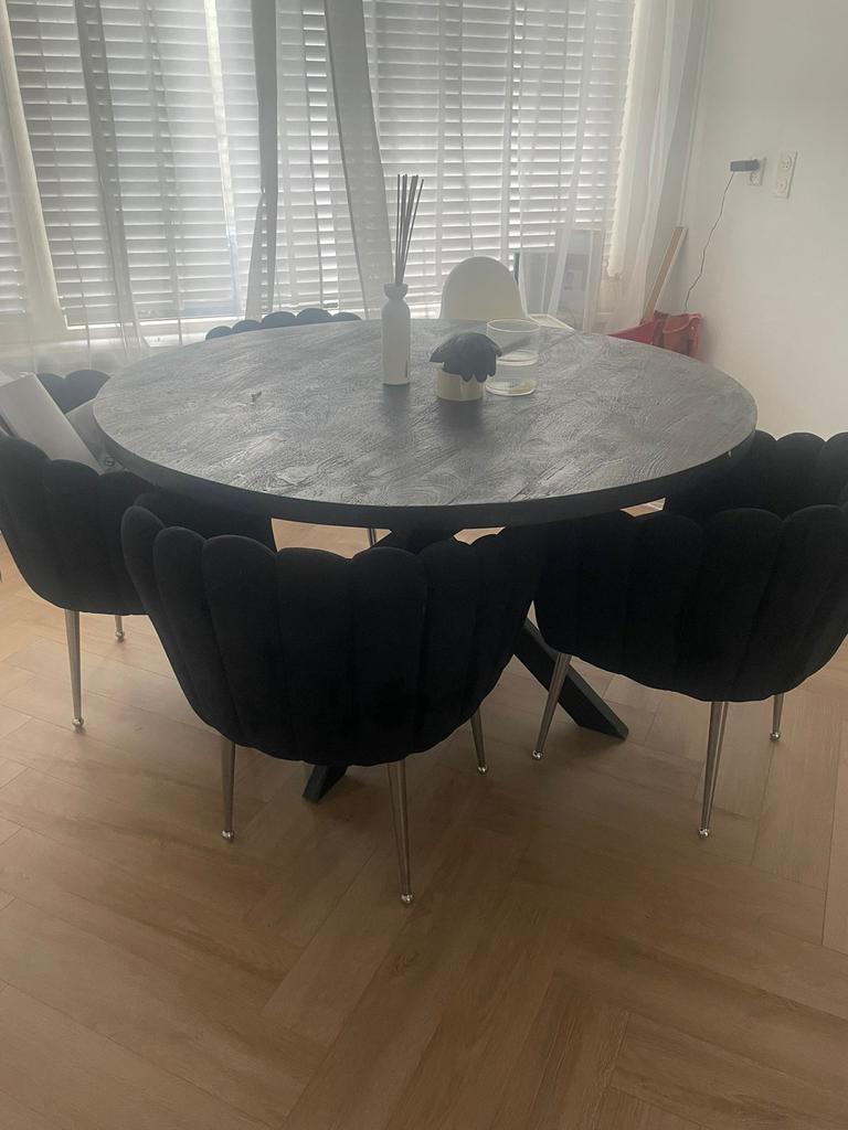 Moderne ronde eettafel met 4 zwarte stoelen, Huis en Inrichting, Tafels | Salontafels, Ophalen, Zo goed als nieuw, Rond, 100 tot 150 cm