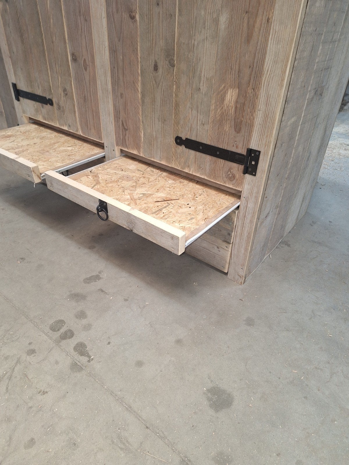 Foto 6 van Mooie robuuste kast voor wasmachine en droger