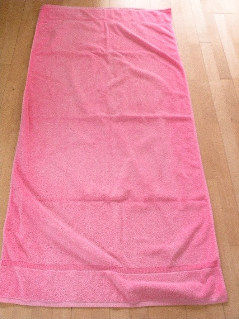 Strandhanddoek, nieuw. Groot. Afm. 166 x 82 cm., Ophalen of Verzenden, Nieuw, Roze, Badlaken