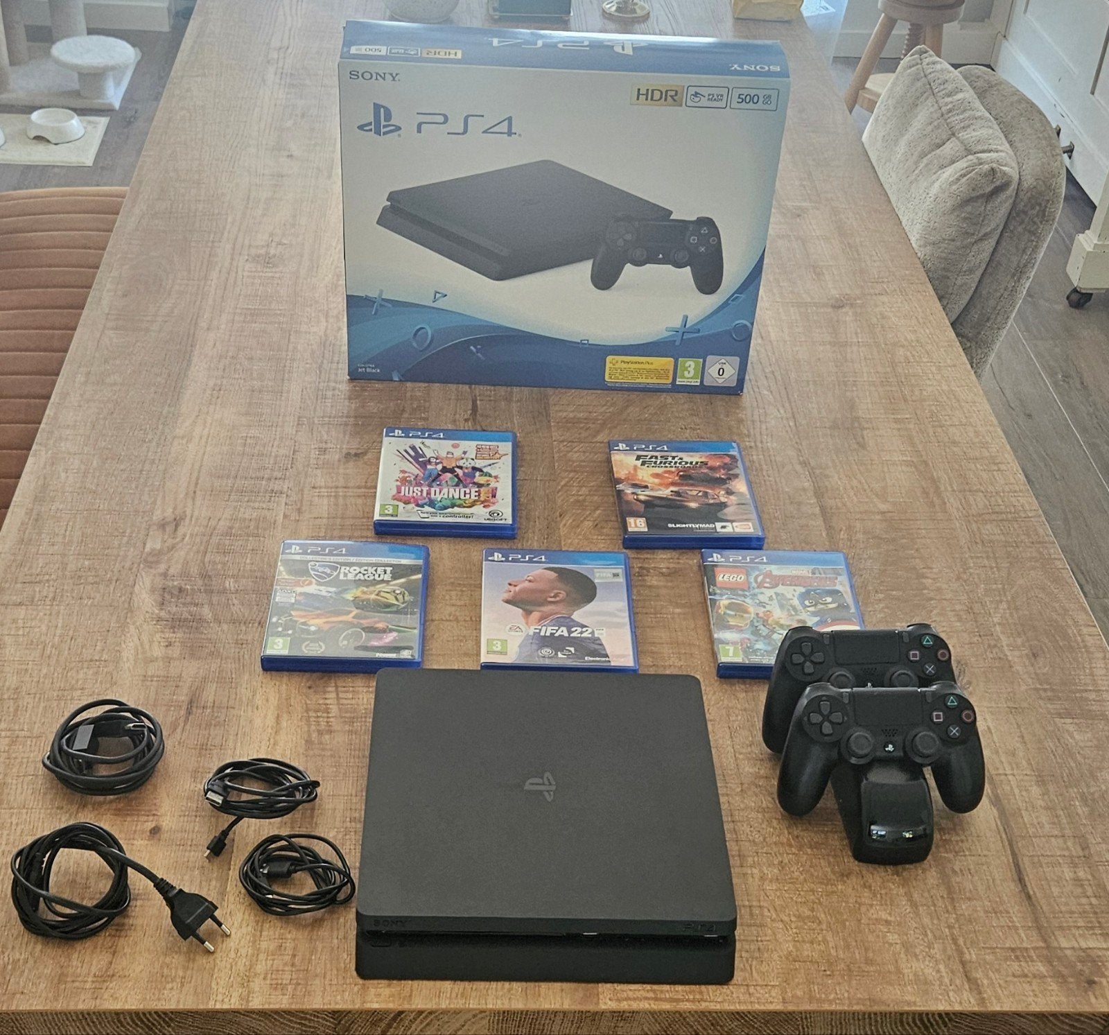 PlayStation 4 Slim 500GB met 2 controllers en 5 games, Verzenden, Met 2 controllers, Zo goed als nieuw, Slim