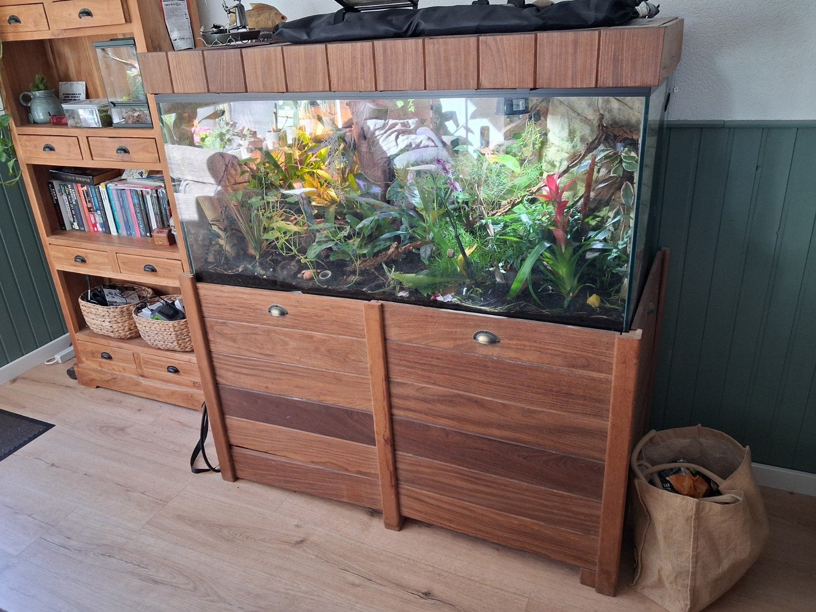 Mooi aquarium 135cm x 60 x 60cm, Ophalen, Zo goed als nieuw, Leeg aquarium